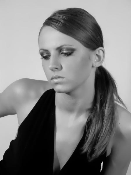 female figure models artist